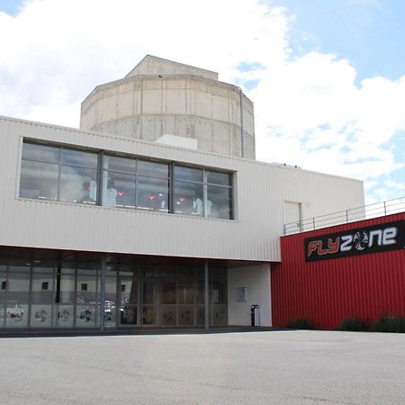 Auberge Flyzone Lezignan-Corbieres Exterior photo