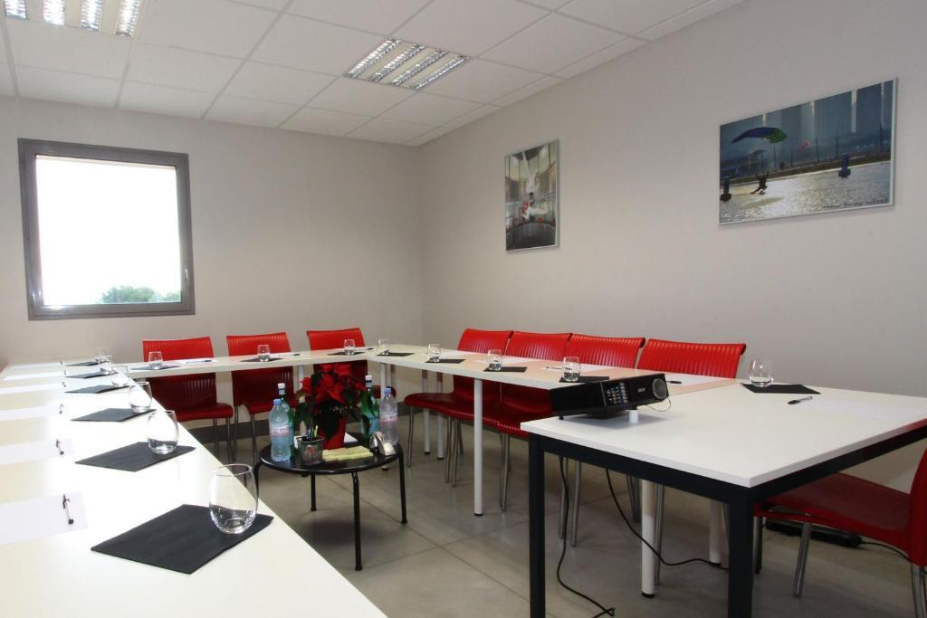 Auberge Flyzone Lezignan-Corbieres Exterior photo